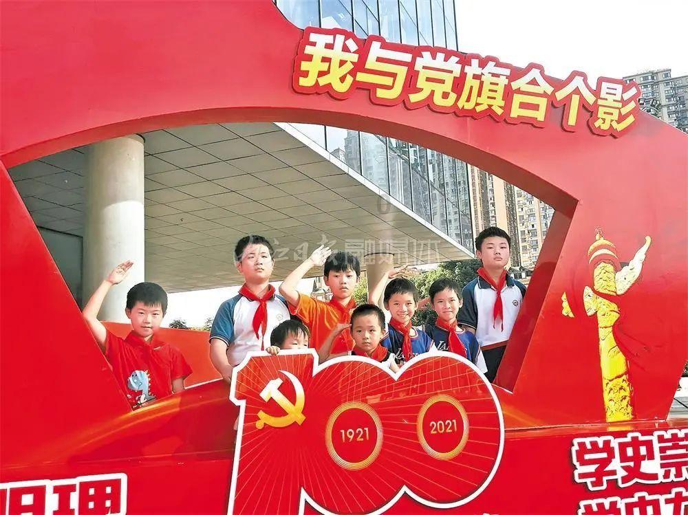 岳云鹏被金莎的恋爱细节冲击到,不得不说金莎的小男友好会啊!